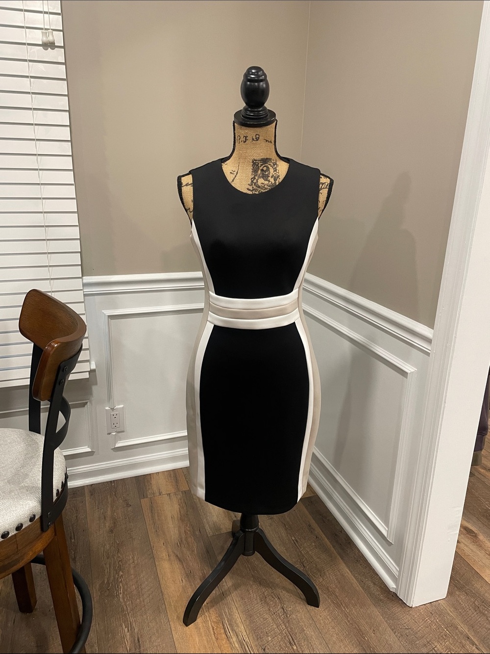 Andrew Marc Black and White Colorblock Sleeveless Sheath Dress